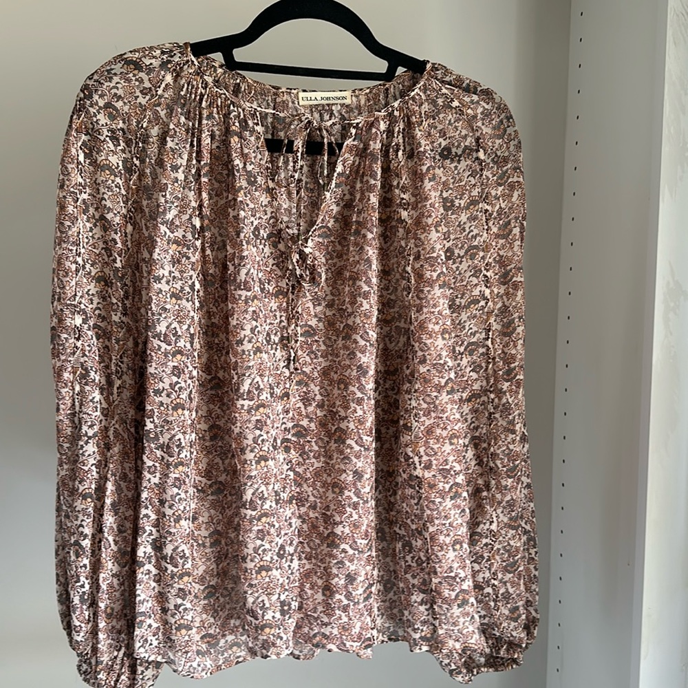 Women’s Ulla Johnson peasant blouse. Floral beiges browns greens. 100% silk